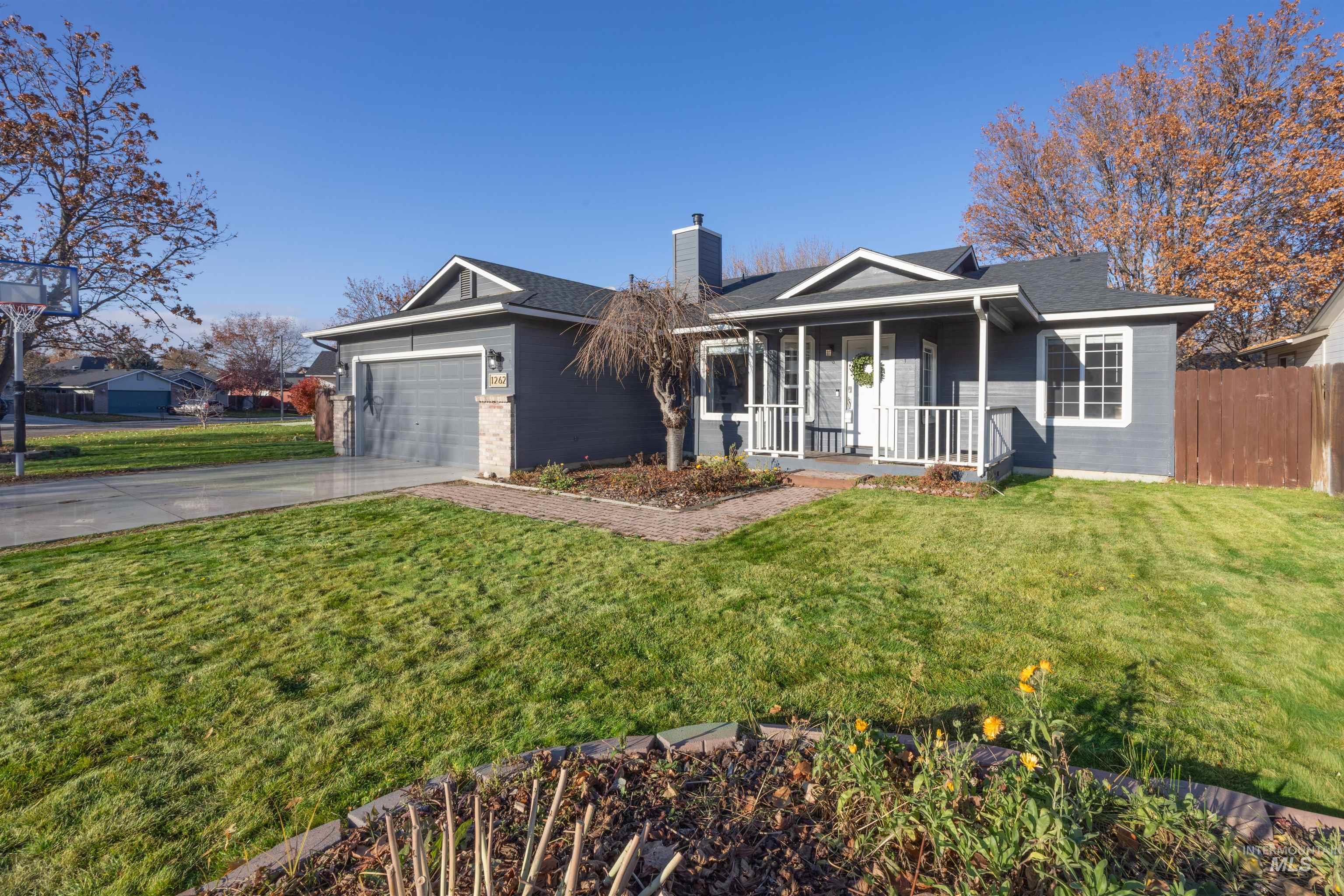 1262 E Oakridge Dr, Boise, Idaho 83716, 3 Bedrooms, 2 Bathrooms, Residential For Sale, Price $469,900, 98967971