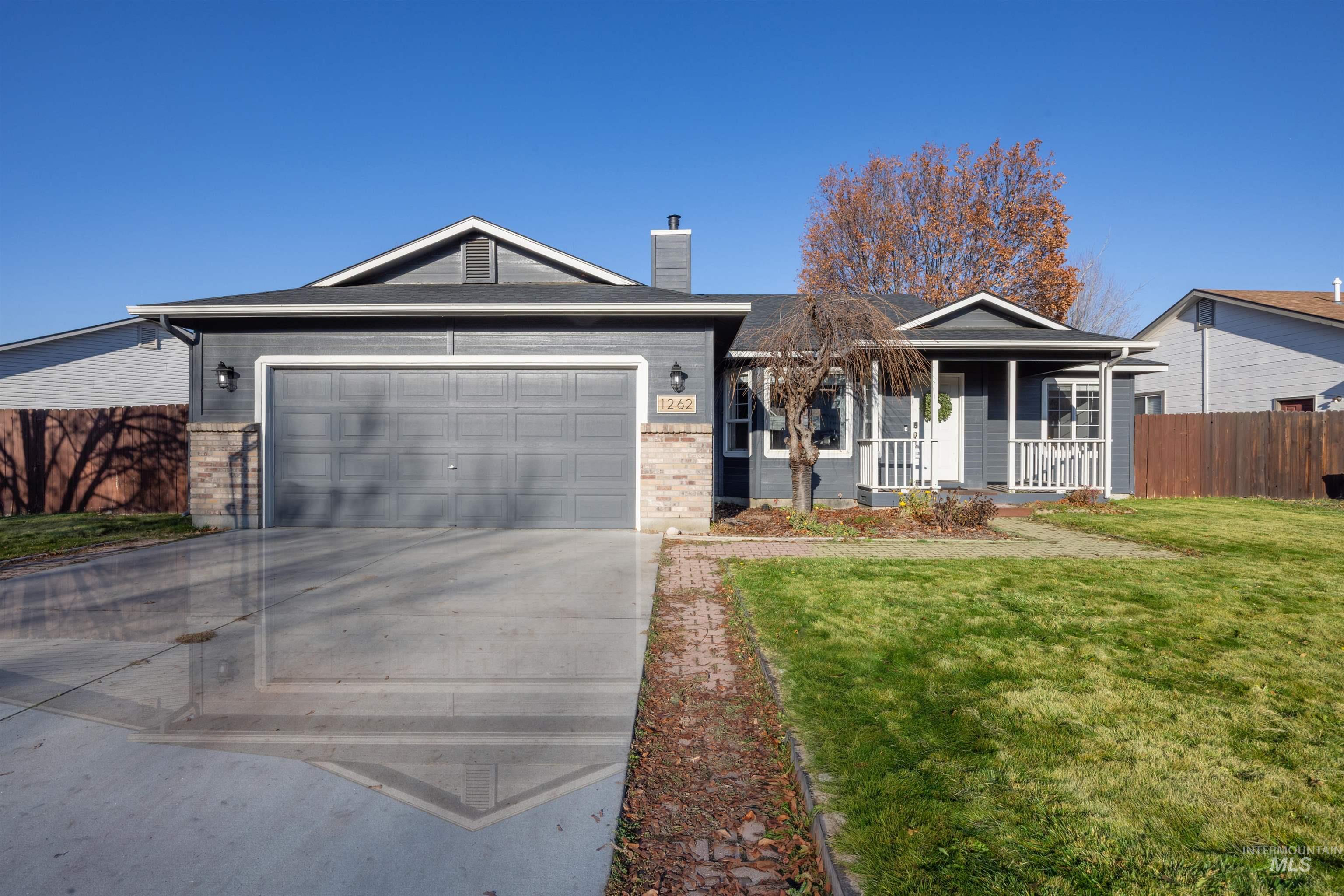 1262 E Oakridge Dr, Boise, Idaho 83716, 3 Bedrooms, 2 Bathrooms, Residential For Sale, Price $469,900, 98967971