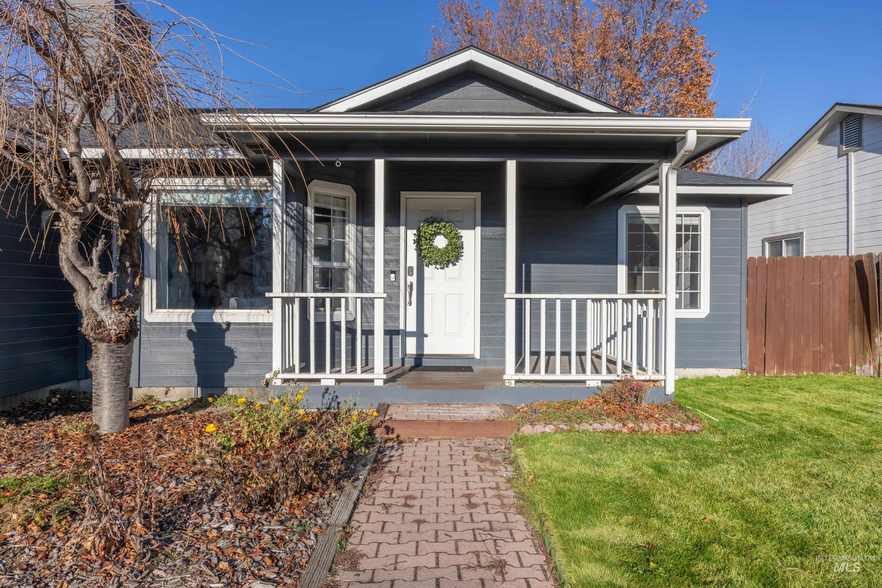 1262 E Oakridge Dr, Boise, Idaho 83716, 3 Bedrooms, 2 Bathrooms, Residential For Sale, Price $469,900, 98967971