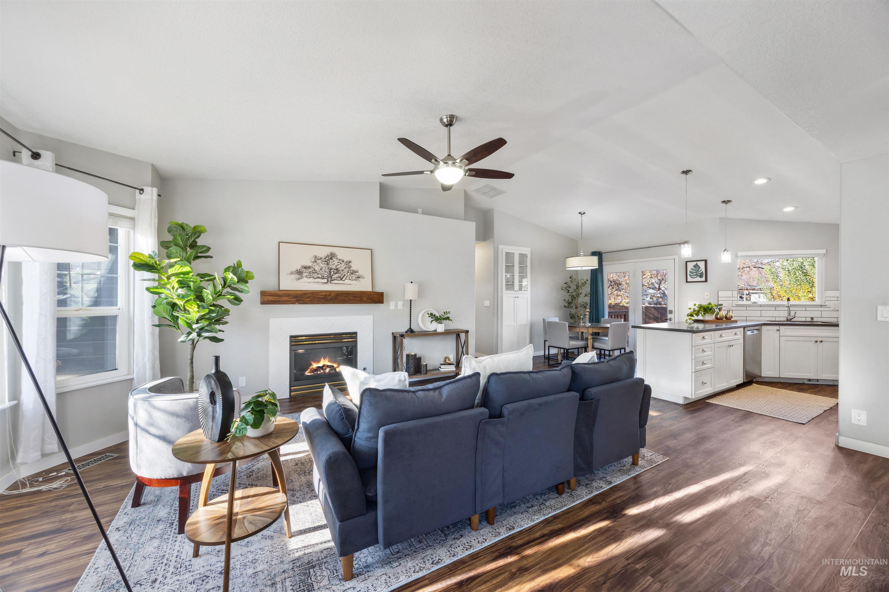 1262 E Oakridge Dr, Boise, Idaho 83716, 3 Bedrooms, 2 Bathrooms, Residential For Sale, Price $469,900, 98967971