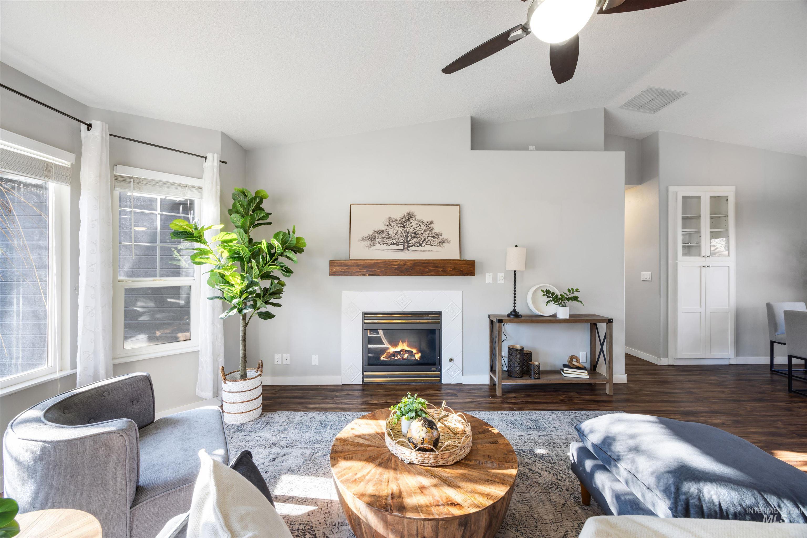 1262 E Oakridge Dr, Boise, Idaho 83716, 3 Bedrooms, 2 Bathrooms, Residential For Sale, Price $469,900, 98967971