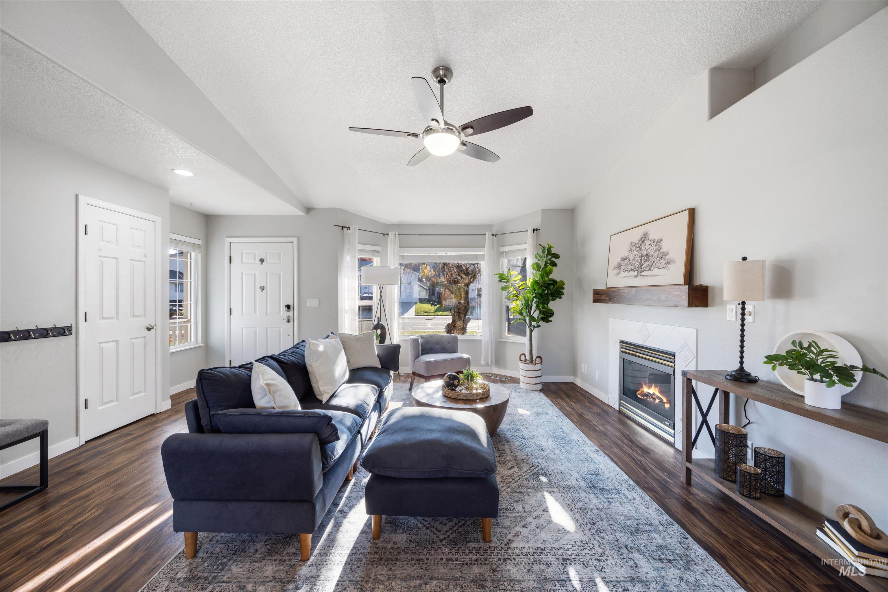 1262 E Oakridge Dr, Boise, Idaho 83716, 3 Bedrooms, 2 Bathrooms, Residential For Sale, Price $469,900, 98967971