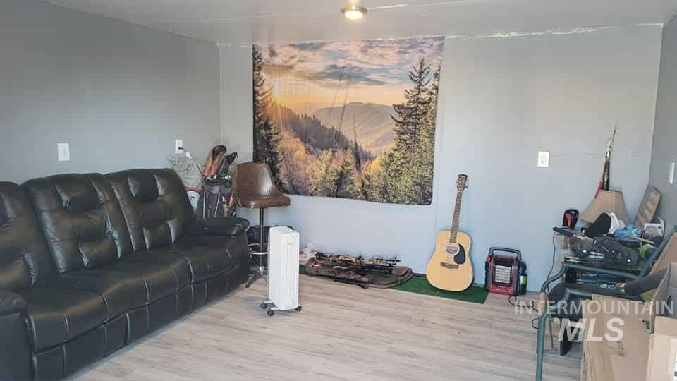 498 Sophomore Blvd, Twin Falls, Idaho 83301-4937, 3 Bedrooms, 1 Bathroom, Residential For Sale, Price $290,000, 98967972