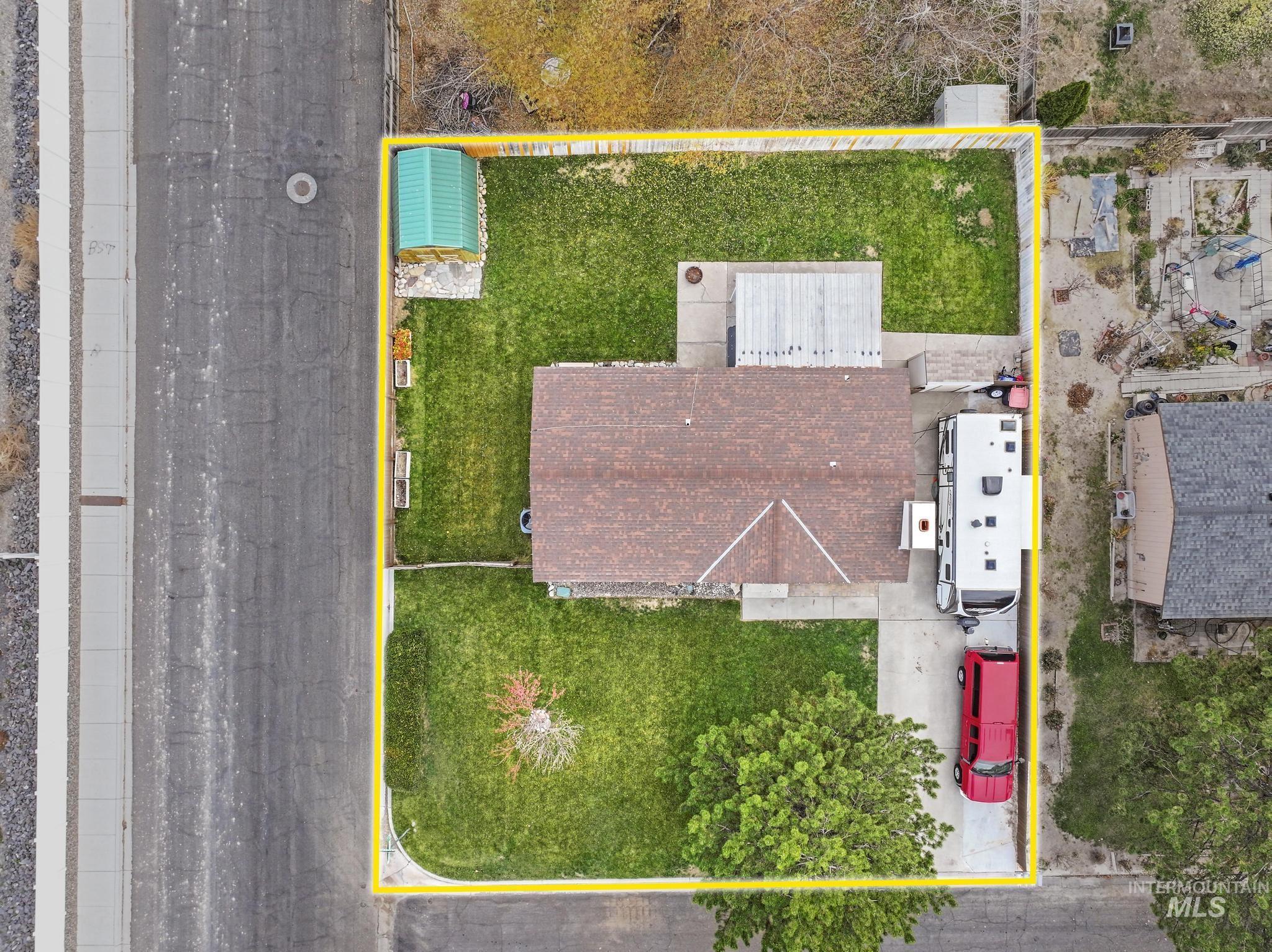 Aerial view of property and surrounding area featuring property parcel outlined