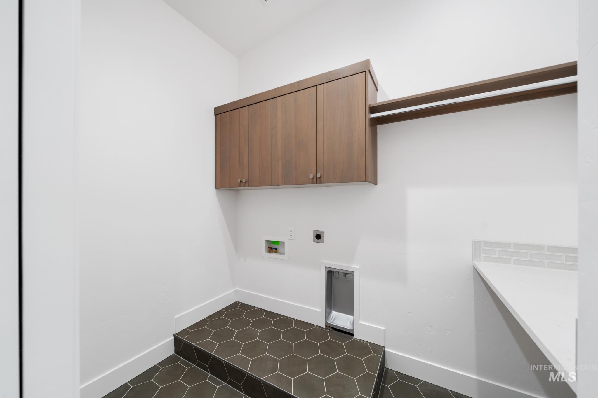 5281 N River Water Lane, Garden City, Idaho 83714, 2 Bedrooms, 3 Bathrooms, Residential For Sale, Price $742,900, 98967974