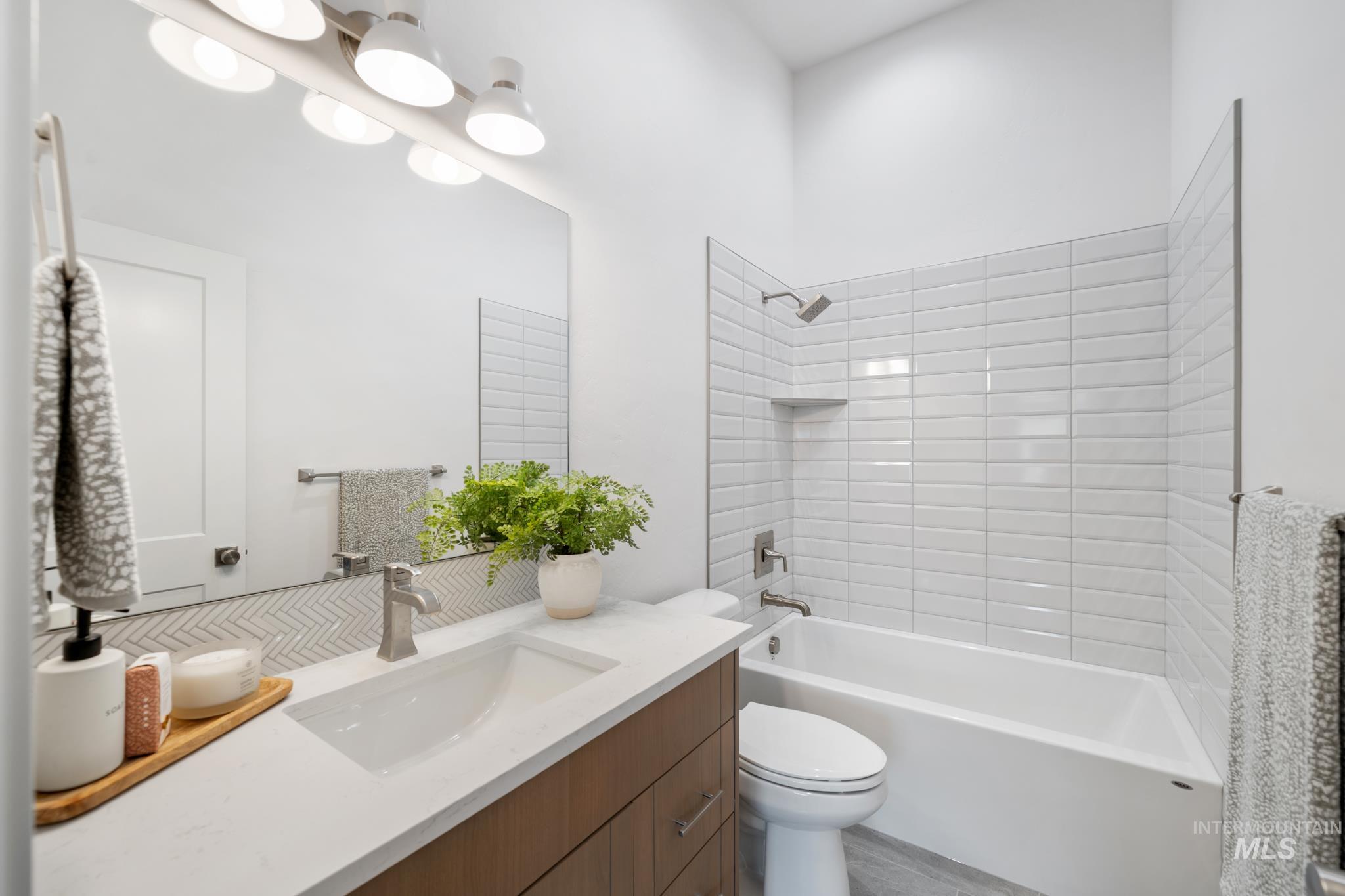 5281 N River Water Lane, Garden City, Idaho 83714, 2 Bedrooms, 3 Bathrooms, Residential For Sale, Price $742,900, 98967974