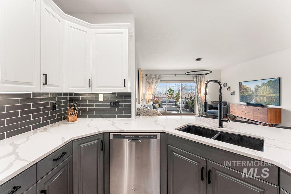 256 E Lake Rim Ln, Boise, Idaho 83716, 4 Bedrooms, 3.5 Bathrooms, Residential For Sale, Price $699,900, 98967980