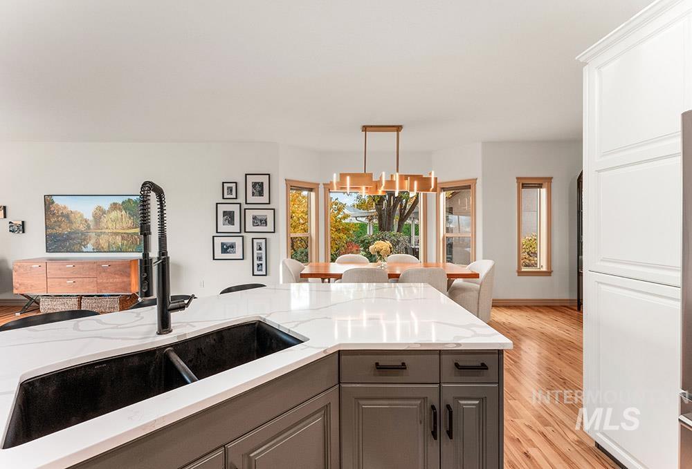 256 E Lake Rim Ln, Boise, Idaho 83716, 4 Bedrooms, 3.5 Bathrooms, Residential For Sale, Price $699,900, 98967980