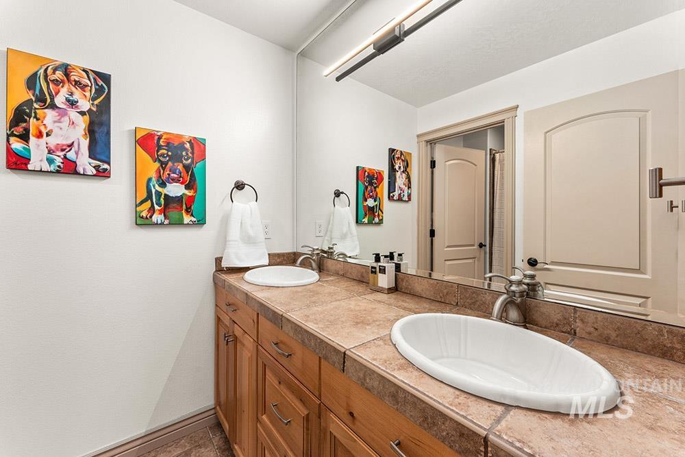 256 E Lake Rim Ln, Boise, Idaho 83716, 4 Bedrooms, 3.5 Bathrooms, Residential For Sale, Price $699,900, 98967980