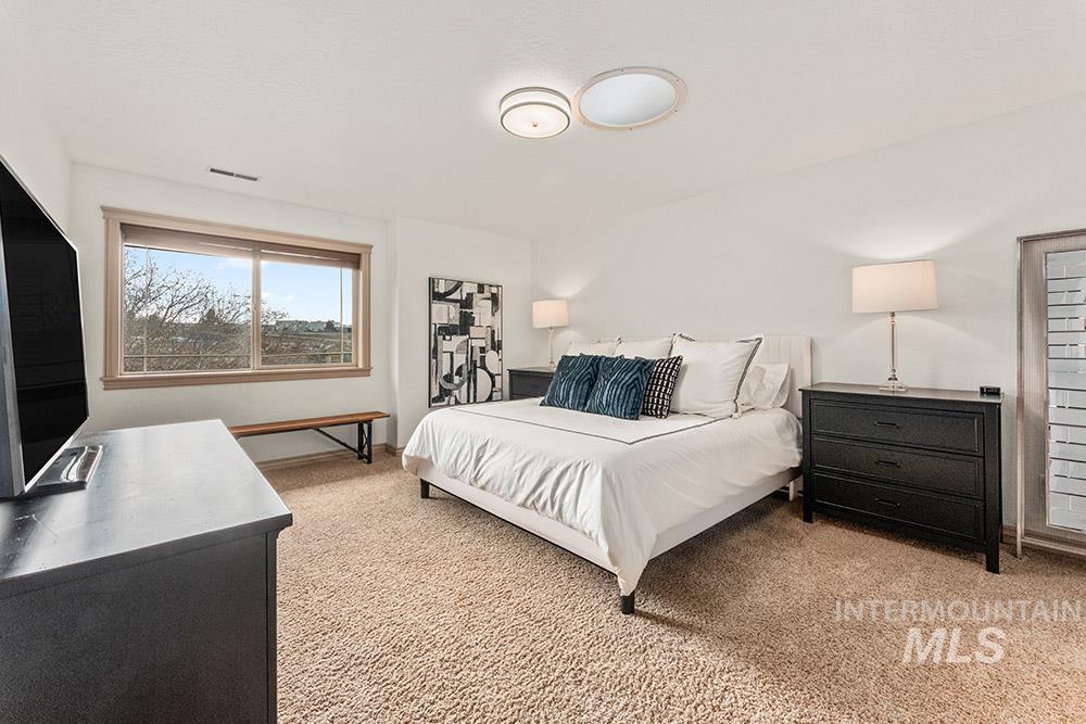 256 E Lake Rim Ln, Boise, Idaho 83716, 4 Bedrooms, 3.5 Bathrooms, Residential For Sale, Price $699,900, 98967980