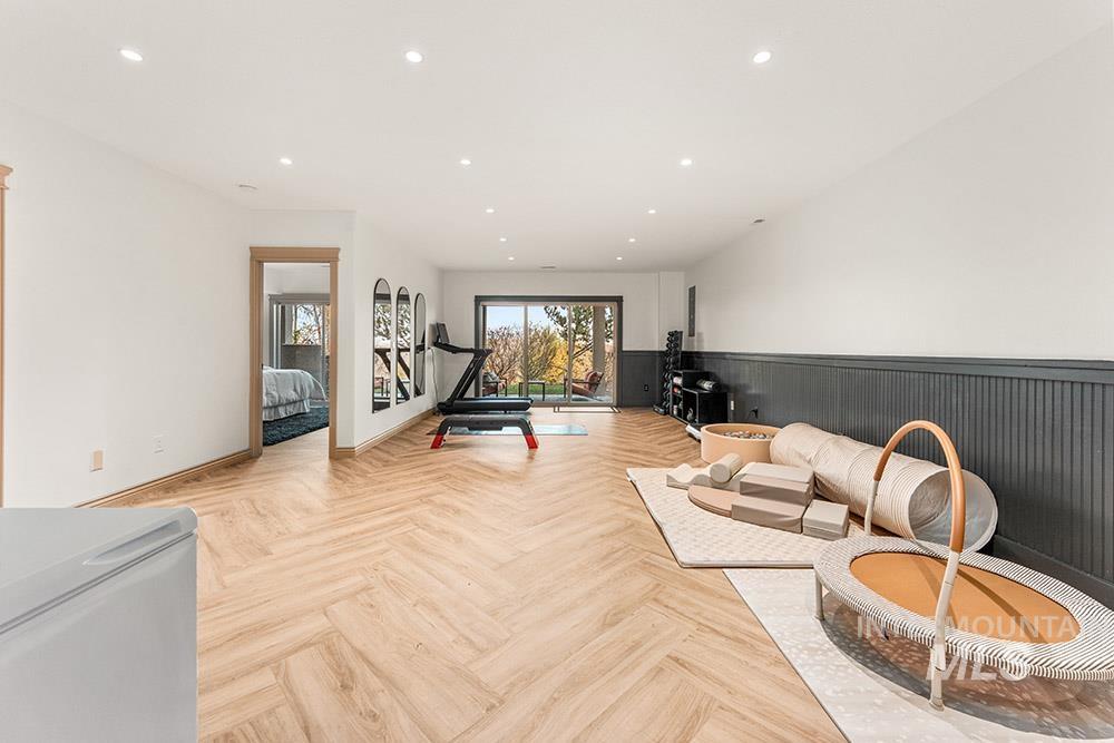 256 E Lake Rim Ln, Boise, Idaho 83716, 4 Bedrooms, 3.5 Bathrooms, Residential For Sale, Price $699,900, 98967980