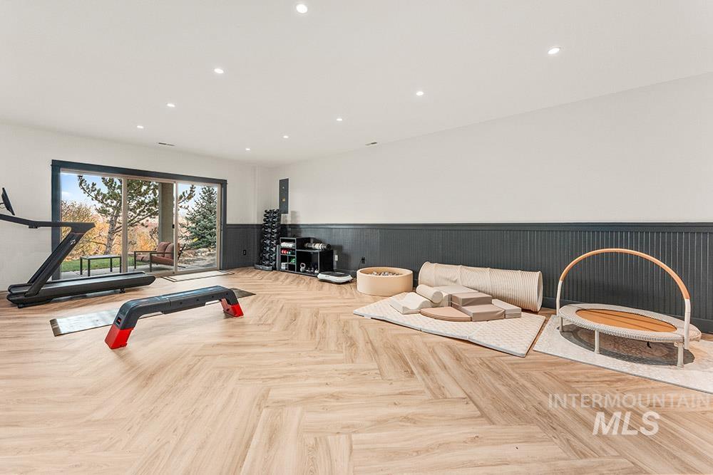 256 E Lake Rim Ln, Boise, Idaho 83716, 4 Bedrooms, 3.5 Bathrooms, Residential For Sale, Price $699,900, 98967980