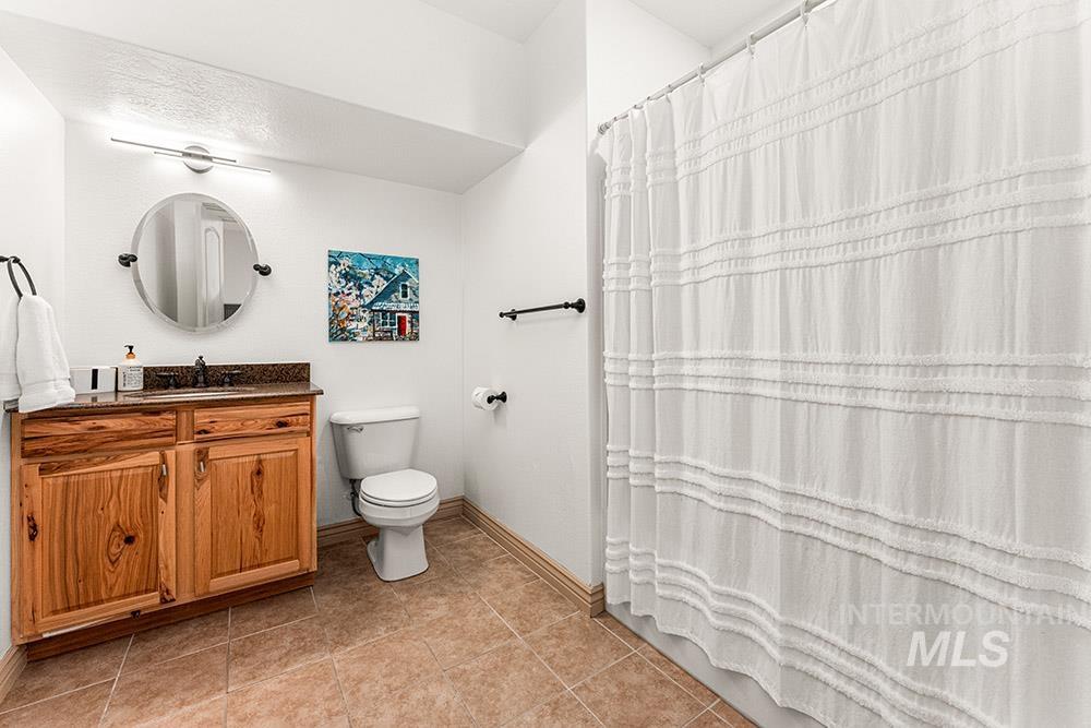 256 E Lake Rim Ln, Boise, Idaho 83716, 4 Bedrooms, 3.5 Bathrooms, Residential For Sale, Price $699,900, 98967980