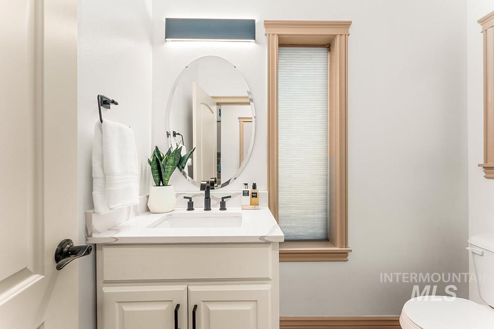 256 E Lake Rim Ln, Boise, Idaho 83716, 4 Bedrooms, 3.5 Bathrooms, Residential For Sale, Price $699,900, 98967980