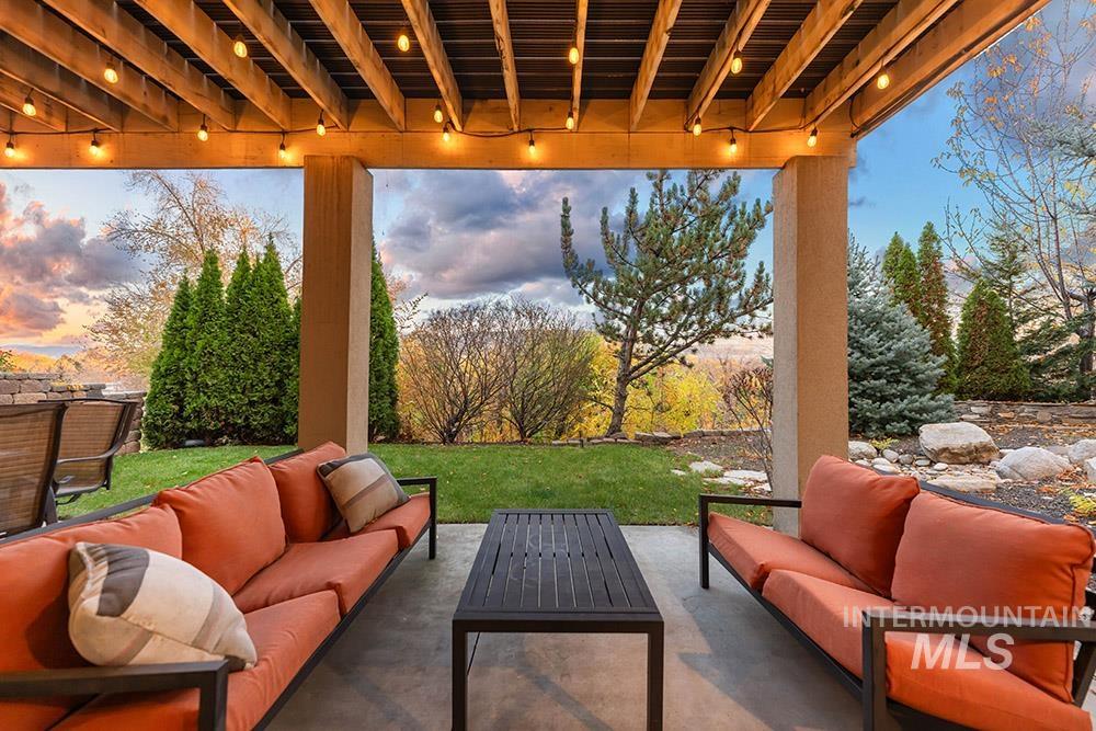 256 E Lake Rim Ln, Boise, Idaho 83716, 4 Bedrooms, 3.5 Bathrooms, Residential For Sale, Price $699,900, 98967980