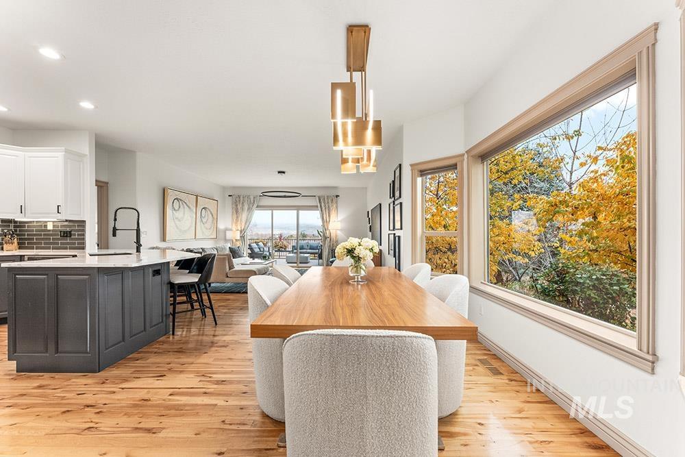 256 E Lake Rim Ln, Boise, Idaho 83716, 4 Bedrooms, 3.5 Bathrooms, Residential For Sale, Price $699,900, 98967980