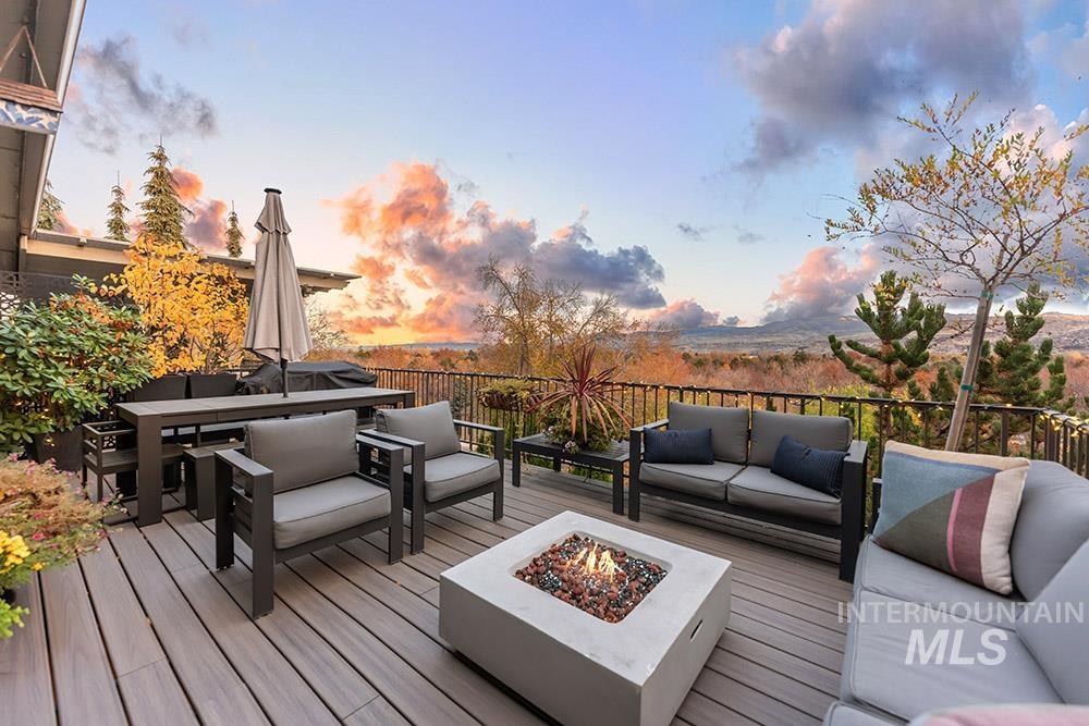 256 E Lake Rim Ln, Boise, Idaho 83716, 4 Bedrooms, 3.5 Bathrooms, Residential For Sale, Price $699,900, 98967980