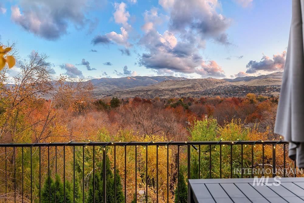 256 E Lake Rim Ln, Boise, Idaho 83716, 4 Bedrooms, 3.5 Bathrooms, Residential For Sale, Price $699,900, 98967980