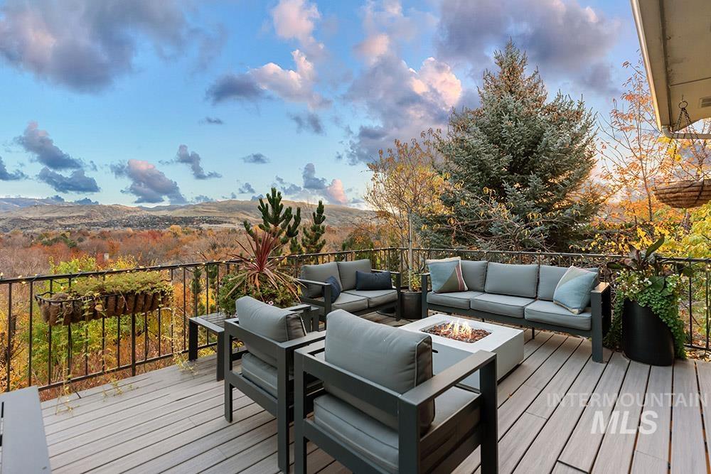 256 E Lake Rim Ln, Boise, Idaho 83716, 4 Bedrooms, 3.5 Bathrooms, Residential For Sale, Price $699,900, 98967980