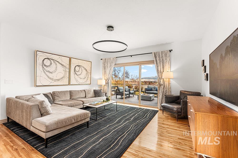 256 E Lake Rim Ln, Boise, Idaho 83716, 4 Bedrooms, 3.5 Bathrooms, Residential For Sale, Price $699,900, 98967980