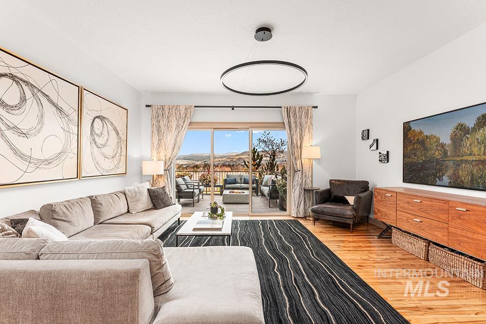 256 E Lake Rim Ln, Boise, Idaho 83716, 4 Bedrooms, 3.5 Bathrooms, Residential For Sale, Price $699,900, 98967980