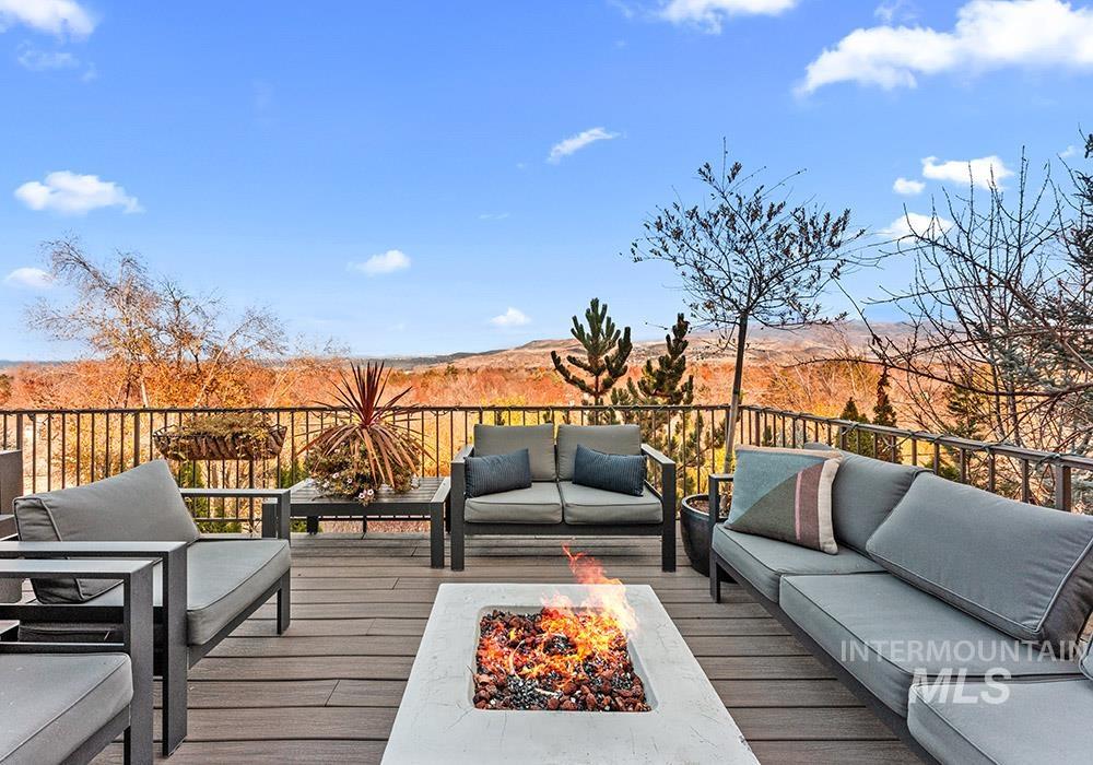 256 E Lake Rim Ln, Boise, Idaho 83716, 4 Bedrooms, 3.5 Bathrooms, Residential For Sale, Price $699,900, 98967980