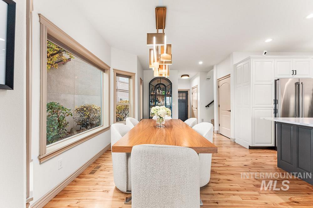 256 E Lake Rim Ln, Boise, Idaho 83716, 4 Bedrooms, 3.5 Bathrooms, Residential For Sale, Price $699,900, 98967980