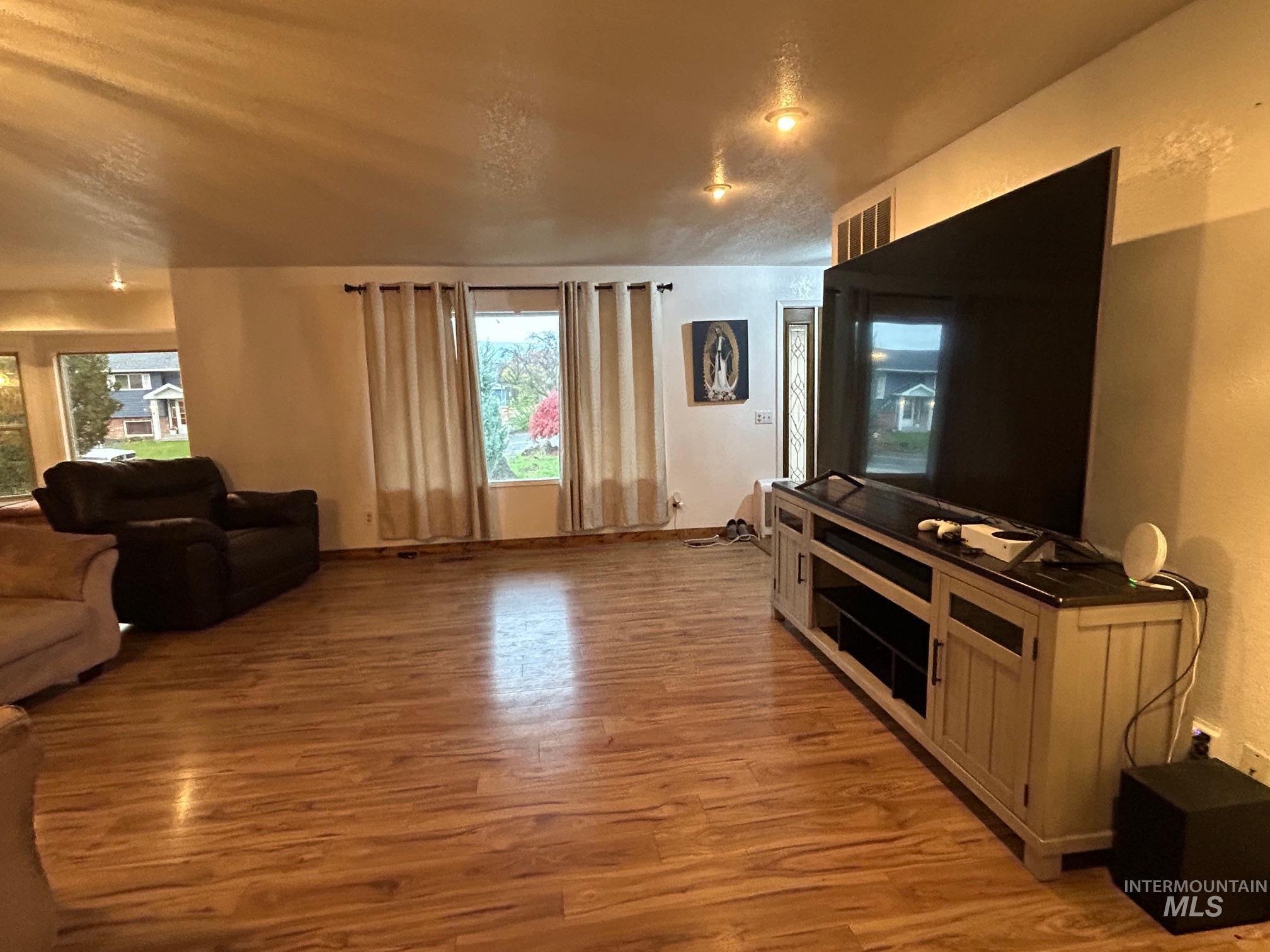 3590 Country Club Drive, Lewiston, Idaho 83501, 4 Bedrooms, 3 Bathrooms, Residential For Sale, Price $500,000, 98967983