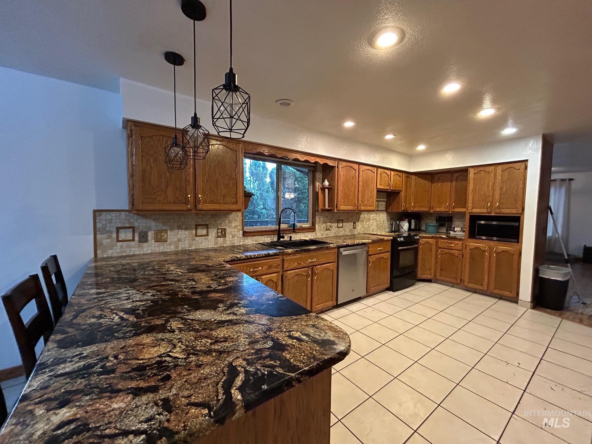 3590 Country Club Drive, Lewiston, Idaho 83501, 4 Bedrooms, 3 Bathrooms, Residential For Sale, Price $500,000, 98967983