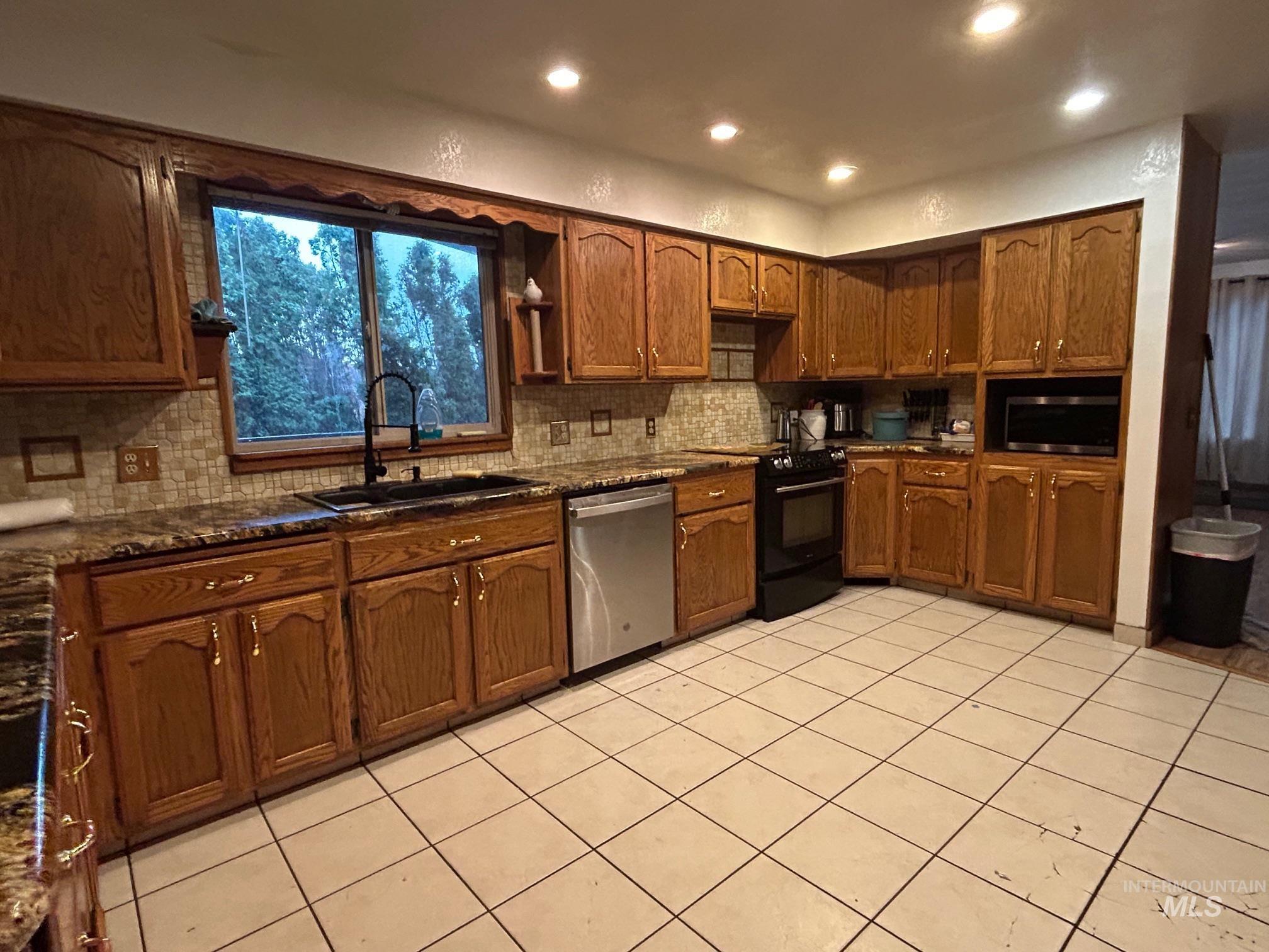 3590 Country Club Drive, Lewiston, Idaho 83501, 4 Bedrooms, 3 Bathrooms, Residential For Sale, Price $500,000, 98967983