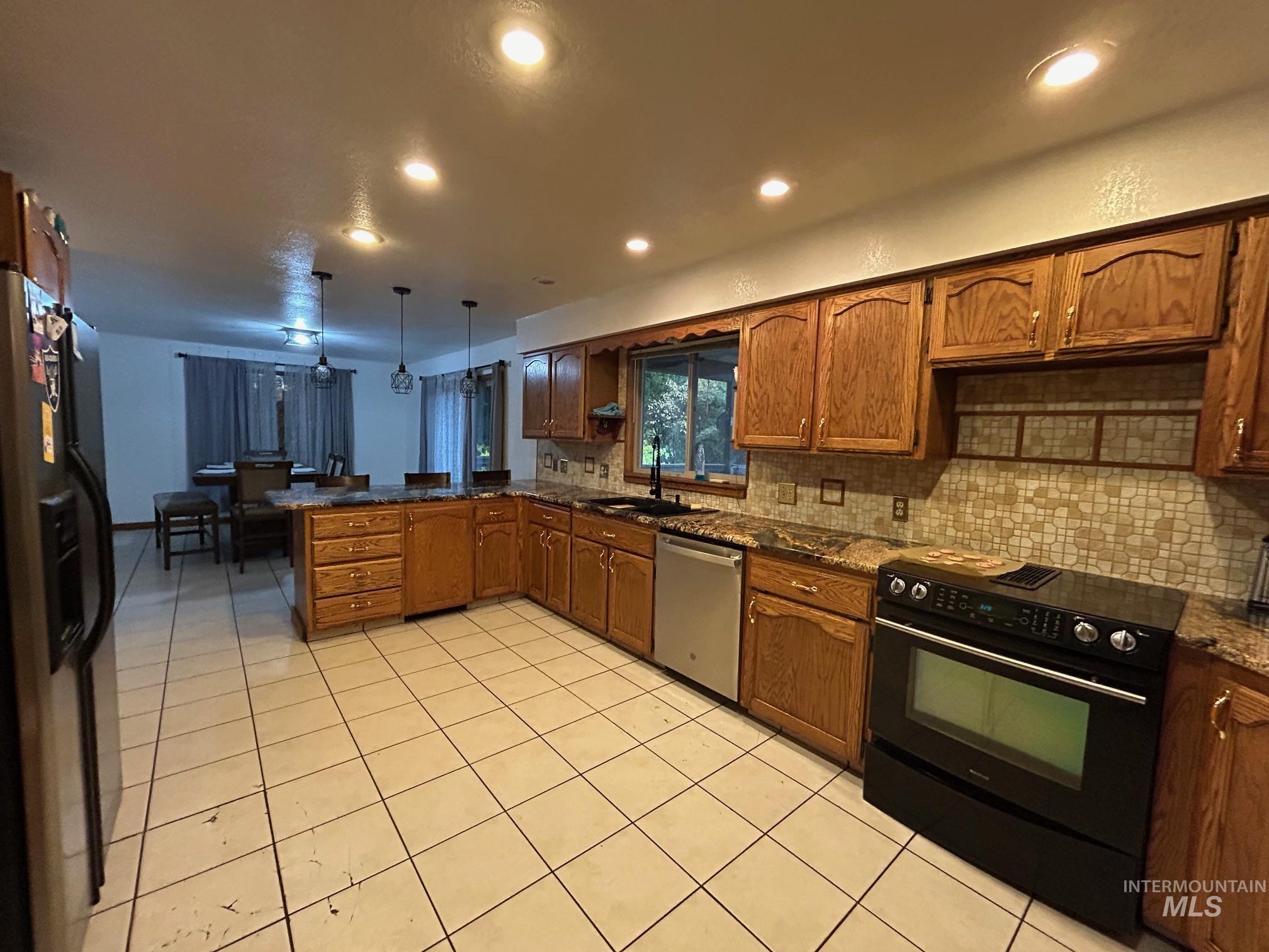 3590 Country Club Drive, Lewiston, Idaho 83501, 4 Bedrooms, 3 Bathrooms, Residential For Sale, Price $500,000, 98967983