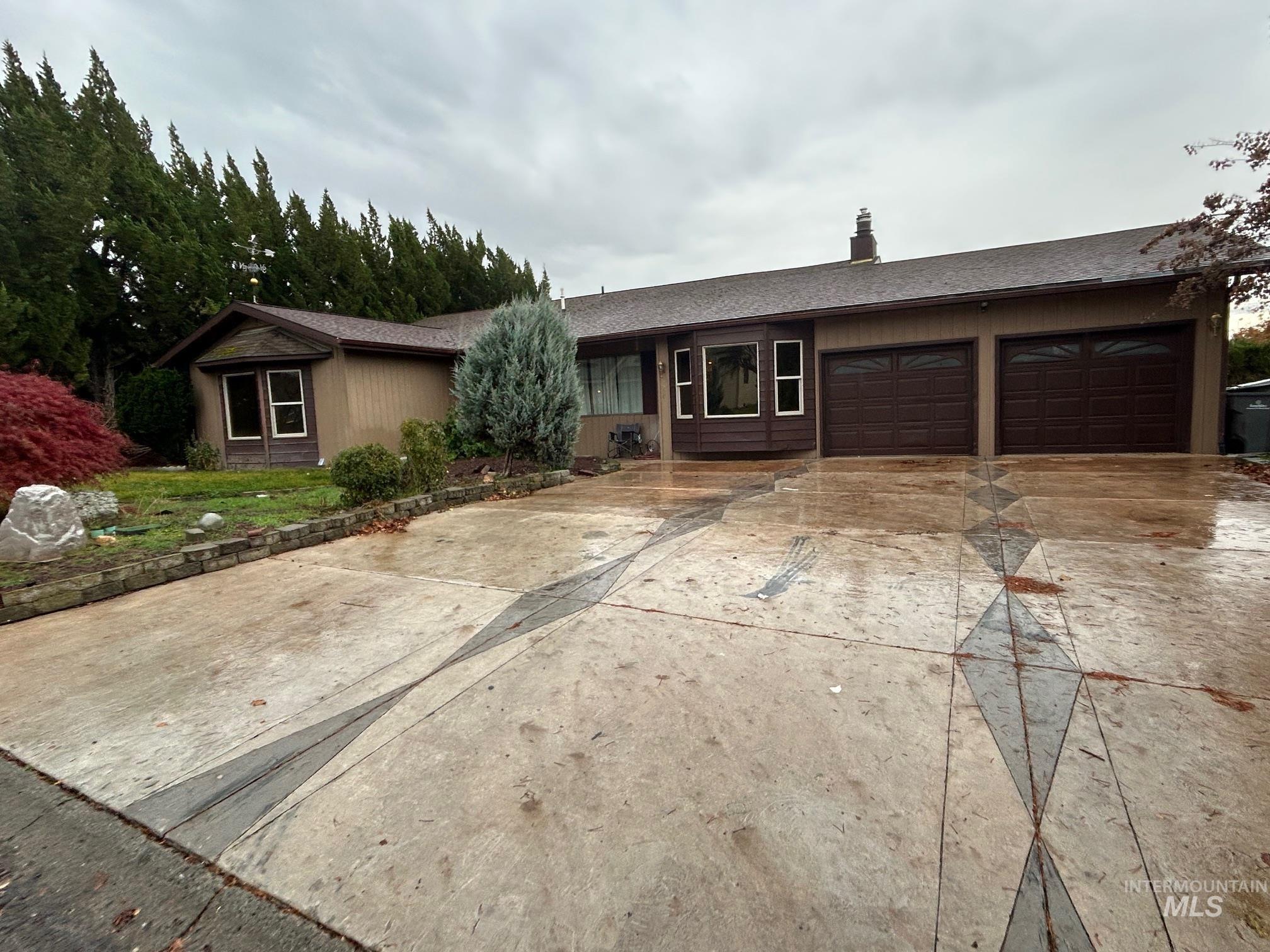 3590 Country Club Drive, Lewiston, Idaho 83501, 4 Bedrooms, 3 Bathrooms, Residential For Sale, Price $500,000, 98967983