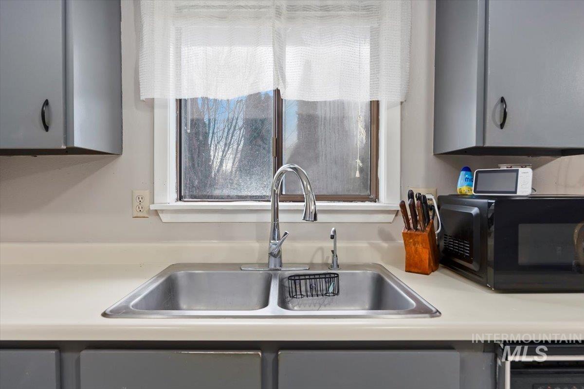 719 6th Avenue East, Jerome, Idaho 83338, 3 Bedrooms, 1 Bathroom, Residential For Sale, Price $275,000, 98967985