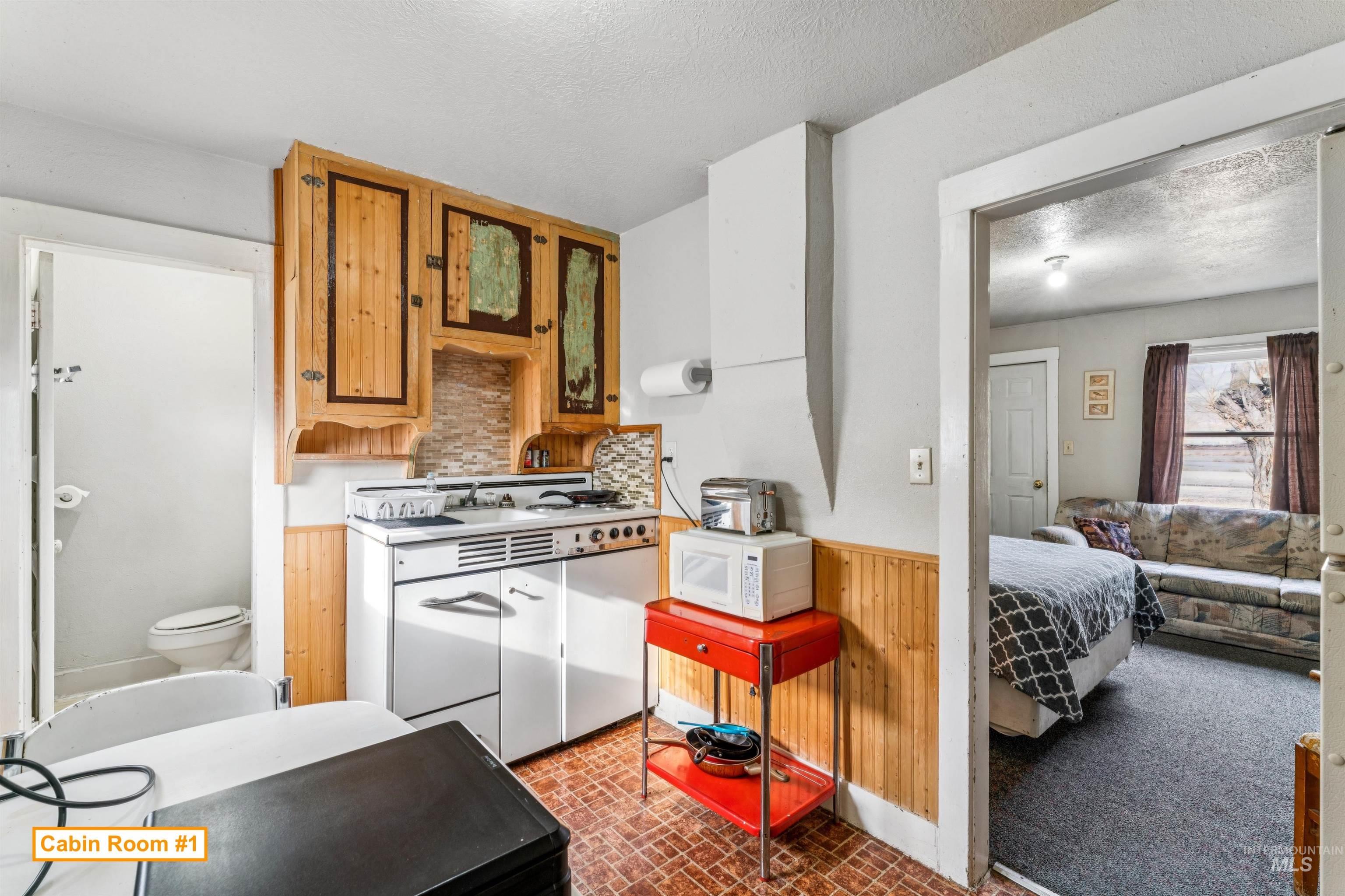 190/160 W Washington St W, Huntington, Oregon 97907, 7 Rooms, Business/Commercial For Sale, Price $175,000, 98967991