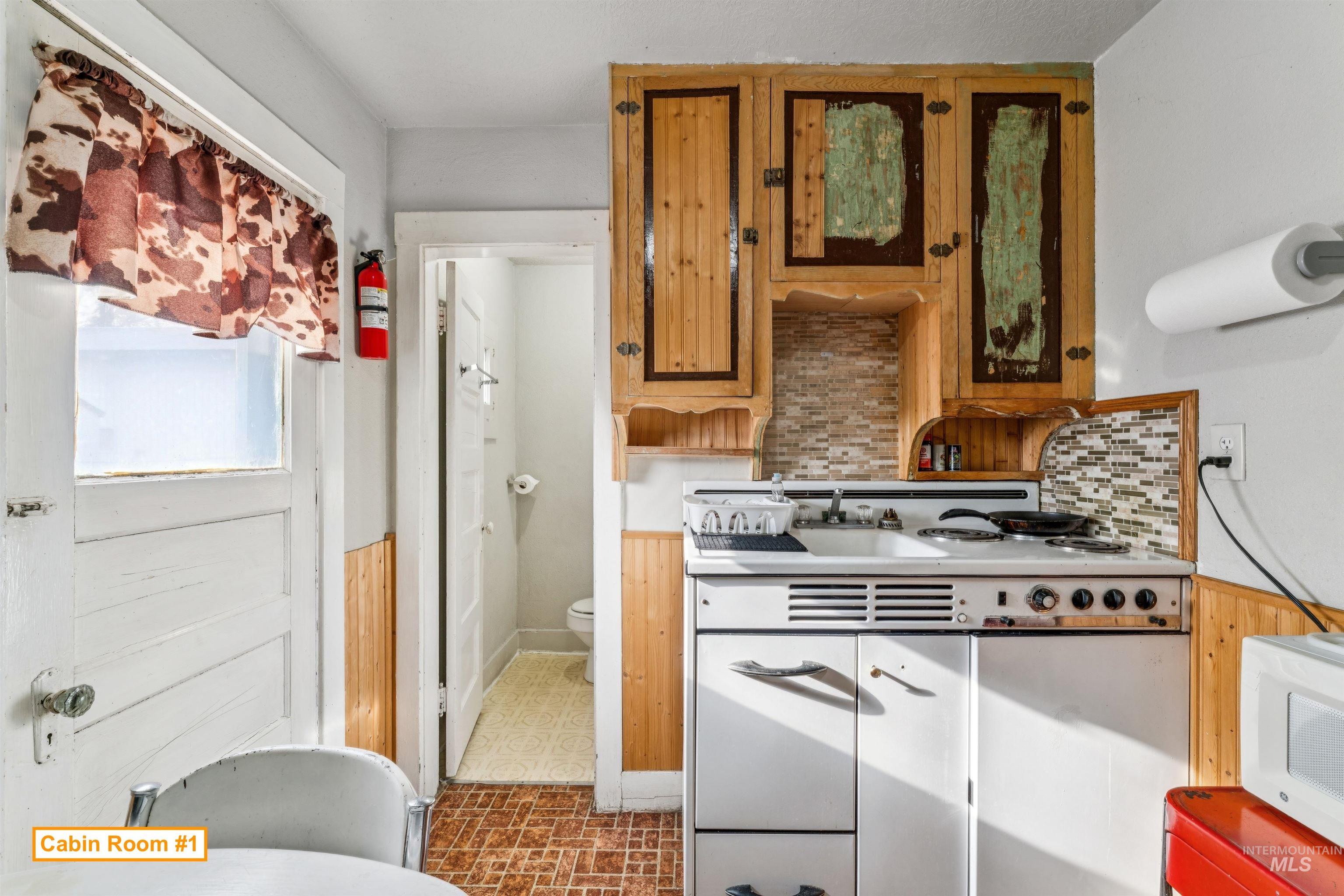 190/160 W Washington St W, Huntington, Oregon 97907, 7 Rooms, Business/Commercial For Sale, Price $175,000, 98967991