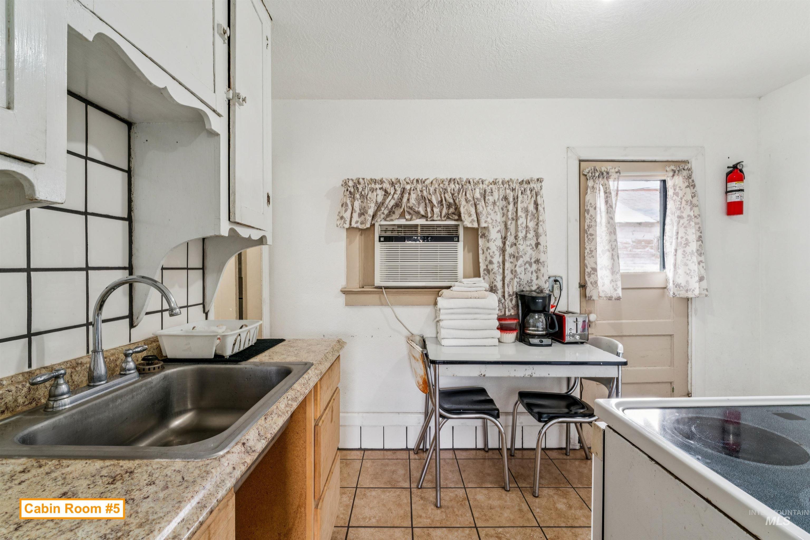 190/160 W Washington St W, Huntington, Oregon 97907, 7 Rooms, Business/Commercial For Sale, Price $175,000, 98967991