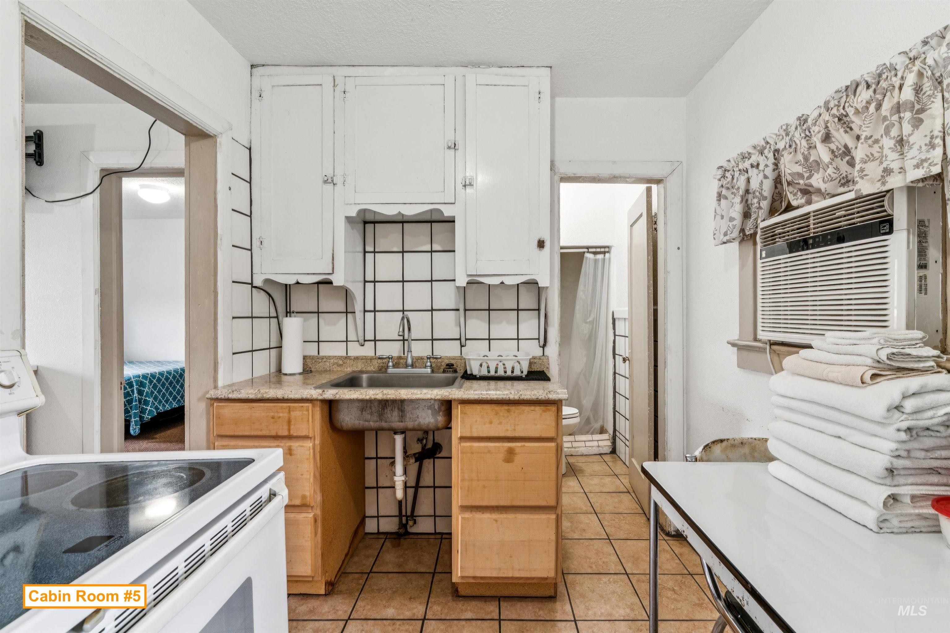 190/160 W Washington St W, Huntington, Oregon 97907, 7 Rooms, Business/Commercial For Sale, Price $175,000, 98967991