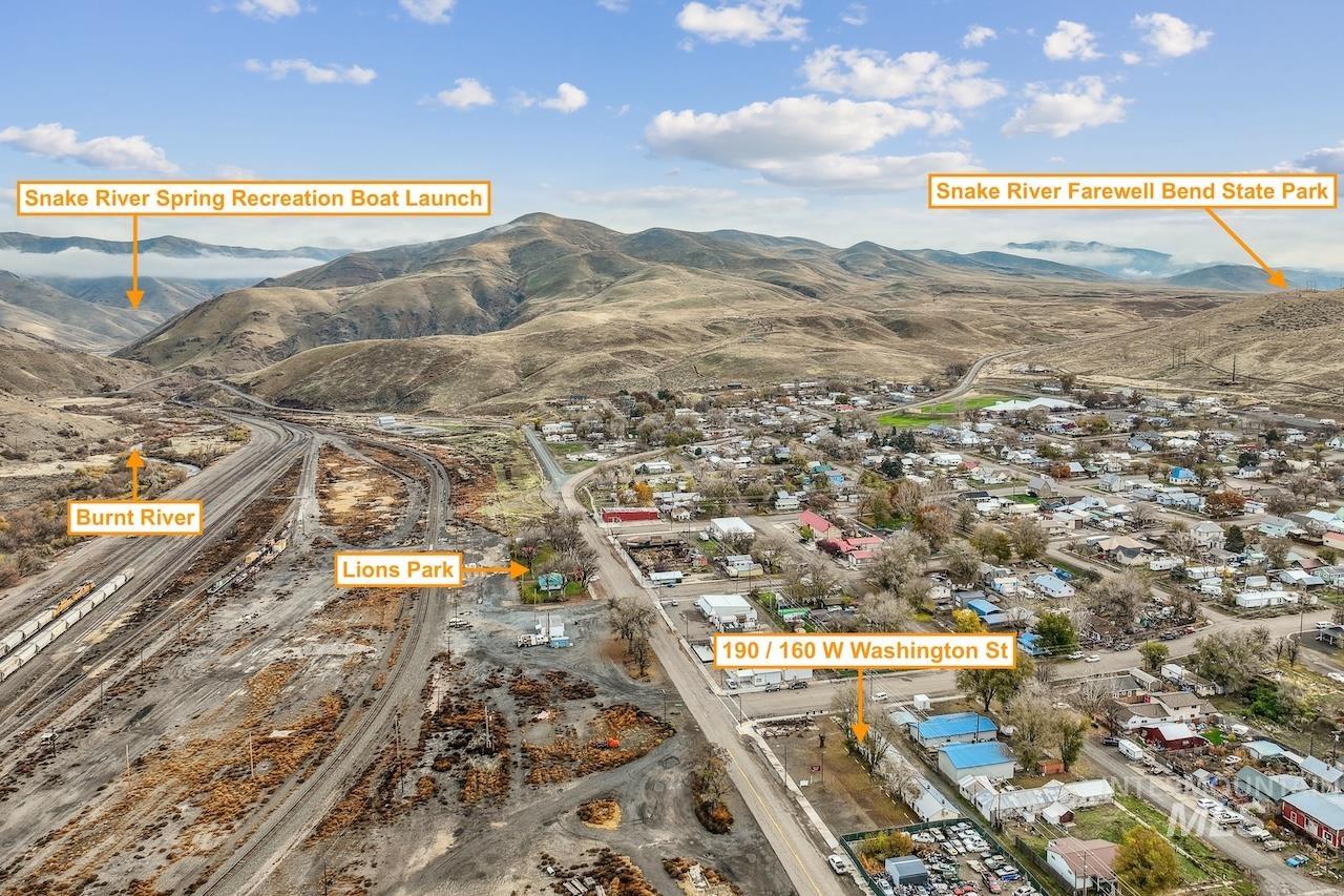 Aerial view of property's location featuring a mountain backdrop