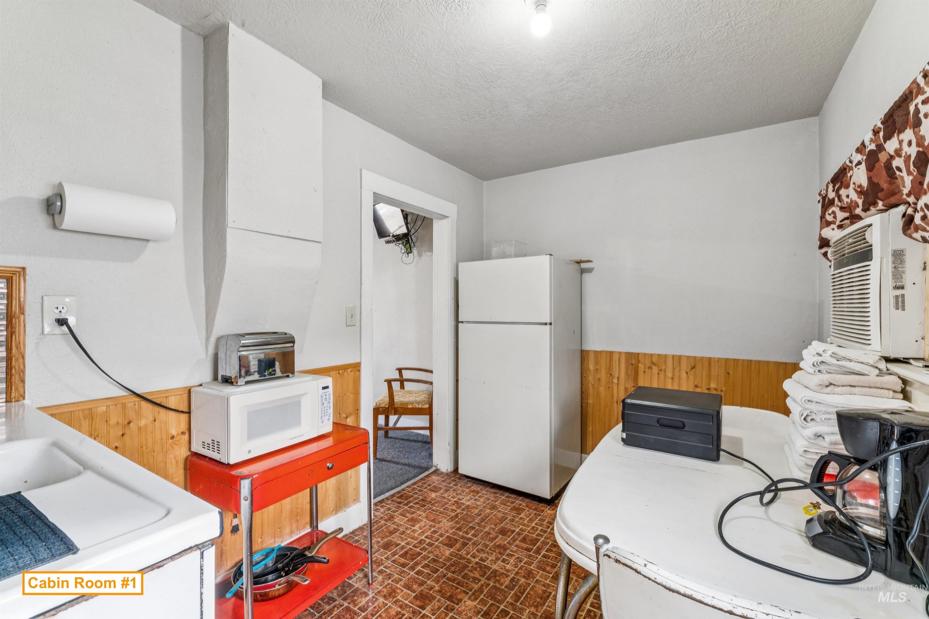 190/160 W Washington St W, Huntington, Oregon 97907, 7 Rooms, Business/Commercial For Sale, Price $175,000, 98967991