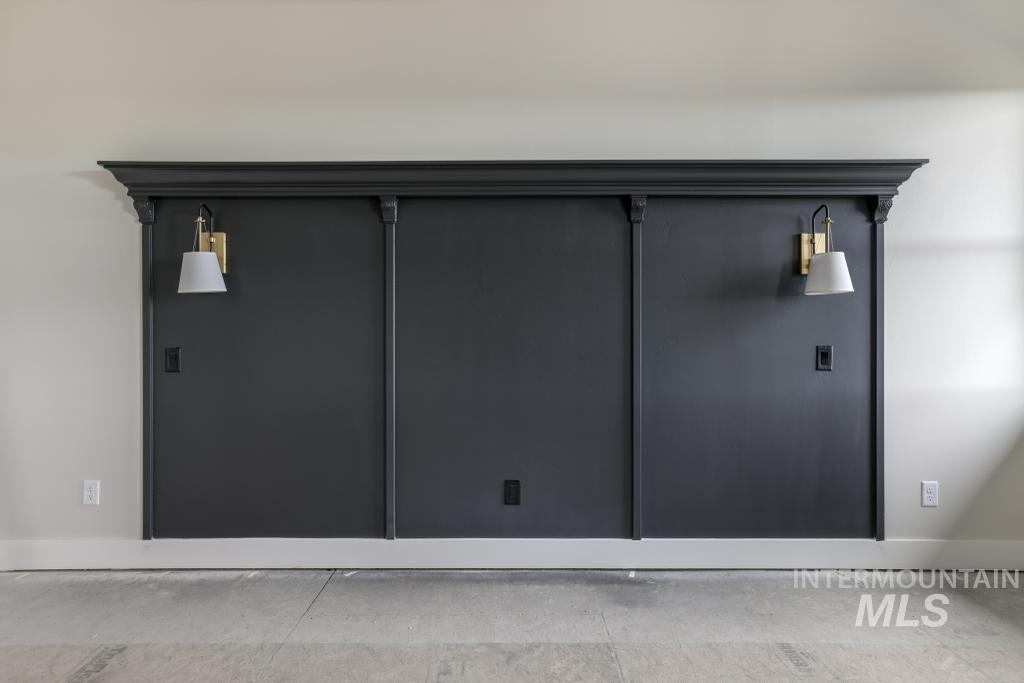 Detailed view of baseboards