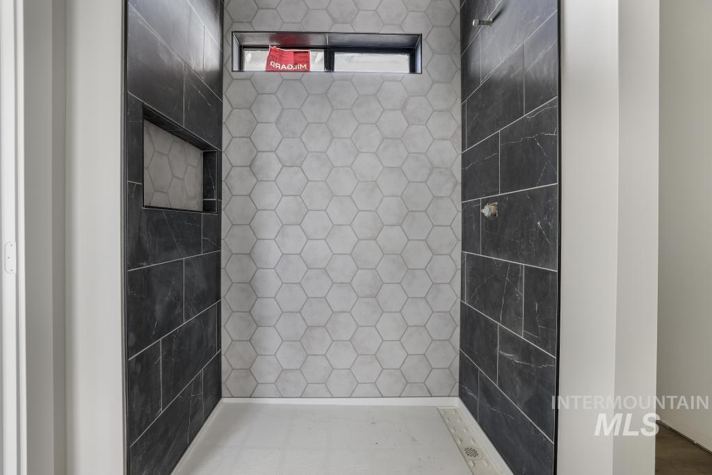 Full bathroom featuring a tile shower
