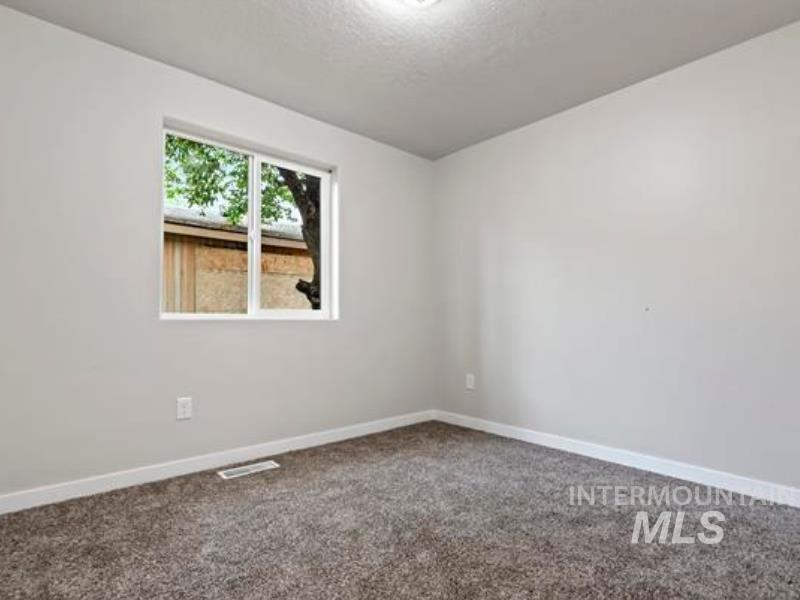 824 & 828 6th St N, Nampa, Idaho 83687, 3 Bedrooms, 2 Bathrooms, Residential Income For Sale, Price $649,900, 98968002