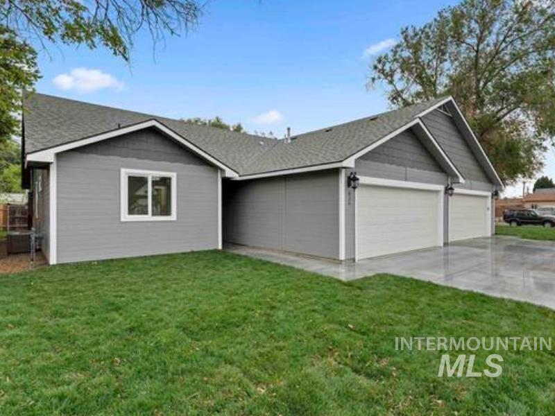 824 & 828 6th St N, Nampa, Idaho 83687, 3 Bedrooms, 2 Bathrooms, Residential Income For Sale, Price $649,900, 98968002