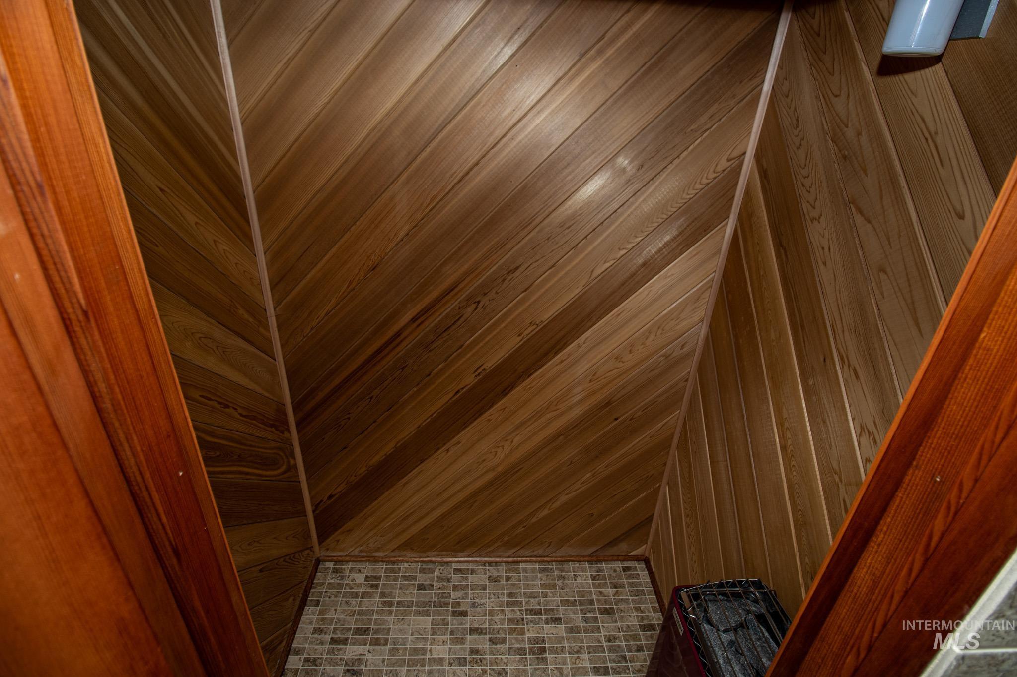 257 Devils Elbow Dr, Lenore, Idaho 83541, 3 Bedrooms, 2 Bathrooms, Residential For Sale, Price $549,000, 98968005