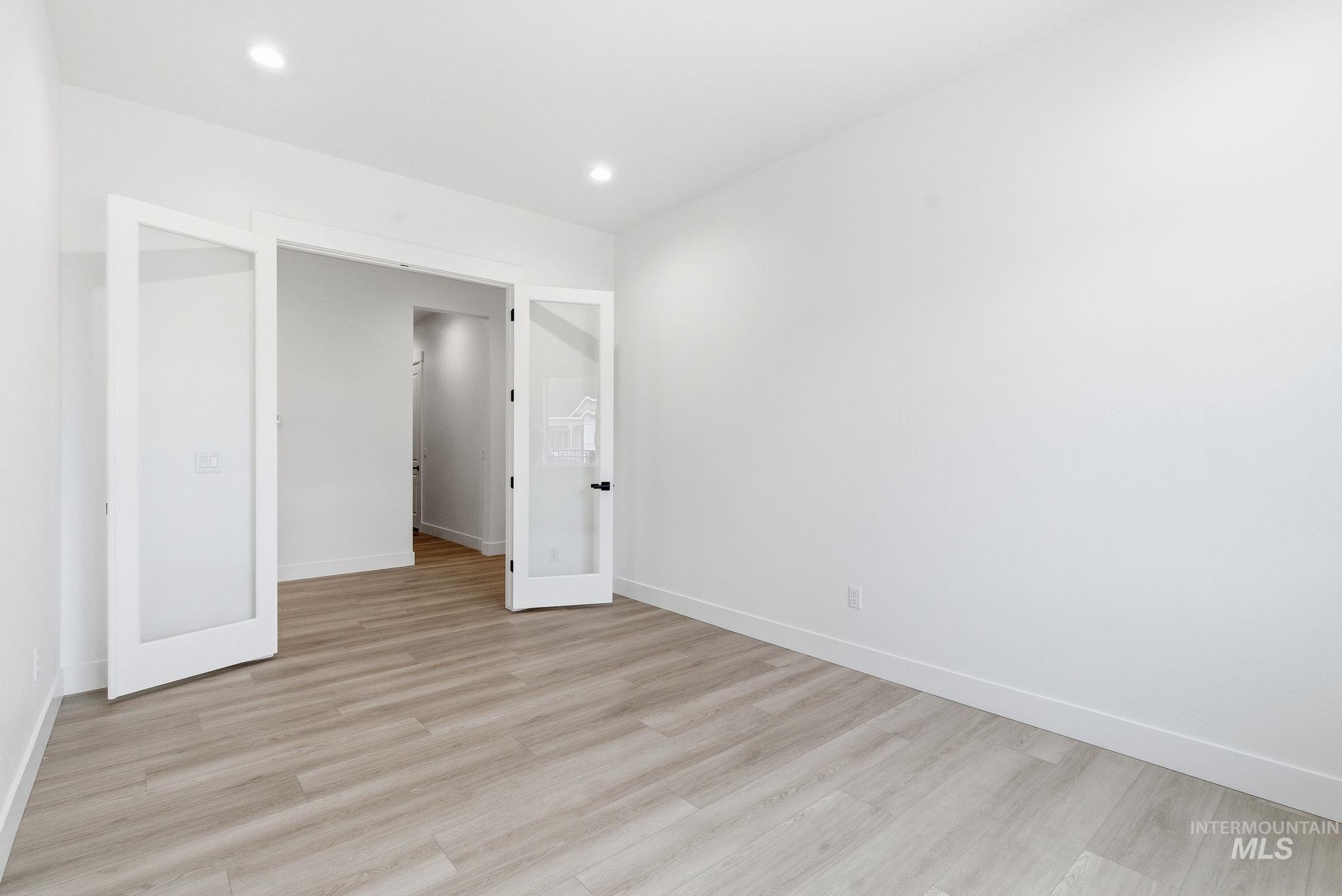 857 N Falling Water Way, Eagle, Idaho 83616, 3 Bedrooms, 2.5 Bathrooms, Residential For Sale, Price $839,990, 98968006