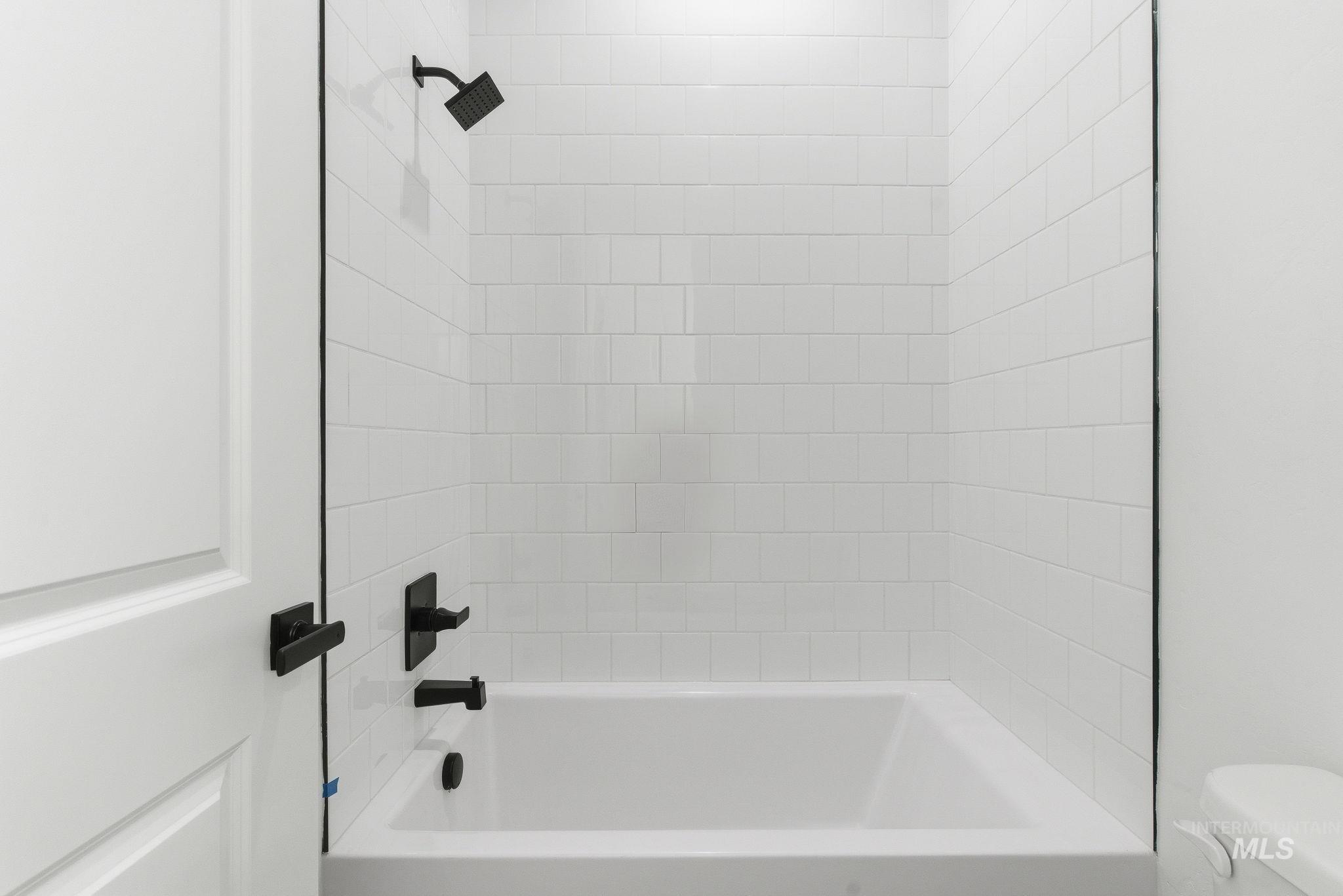 857 N Falling Water Way, Eagle, Idaho 83616, 3 Bedrooms, 2.5 Bathrooms, Residential For Sale, Price $839,990, 98968006