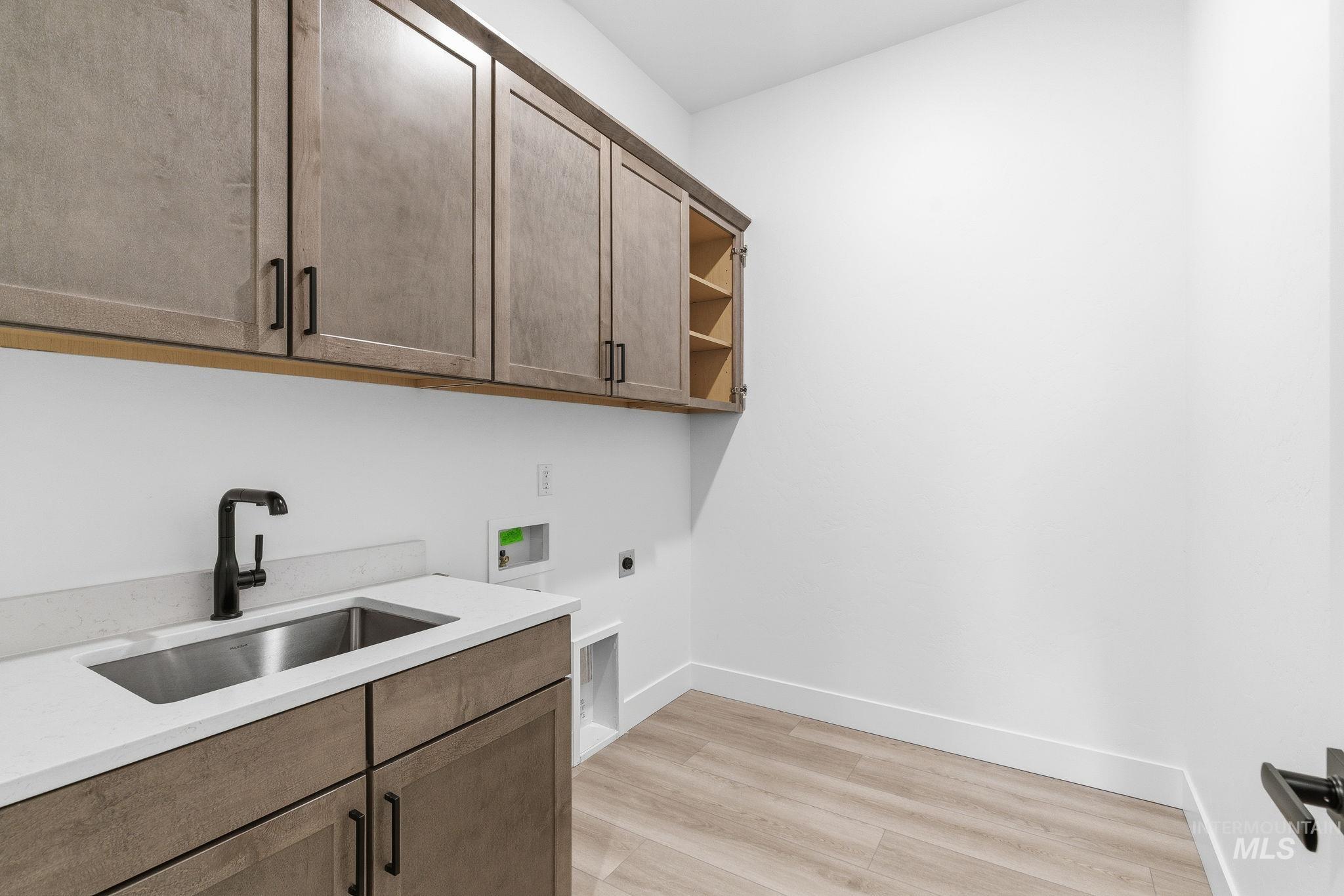 857 N Falling Water Way, Eagle, Idaho 83616, 3 Bedrooms, 2.5 Bathrooms, Residential For Sale, Price $839,990, 98968006