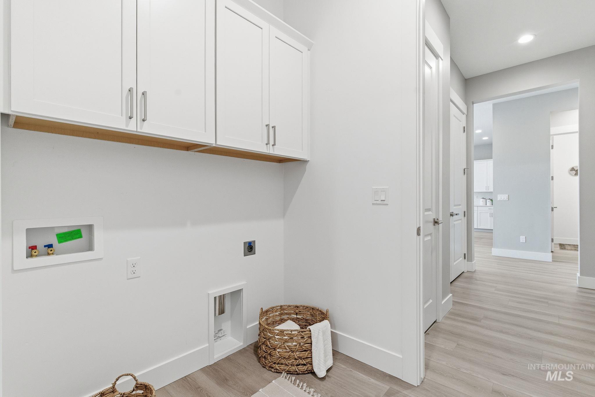 2301 N Mountain Vista Ave, Star, Idaho 83669, 3 Bedrooms, 2.5 Bathrooms, Residential For Sale, Price $749,990, 98968017