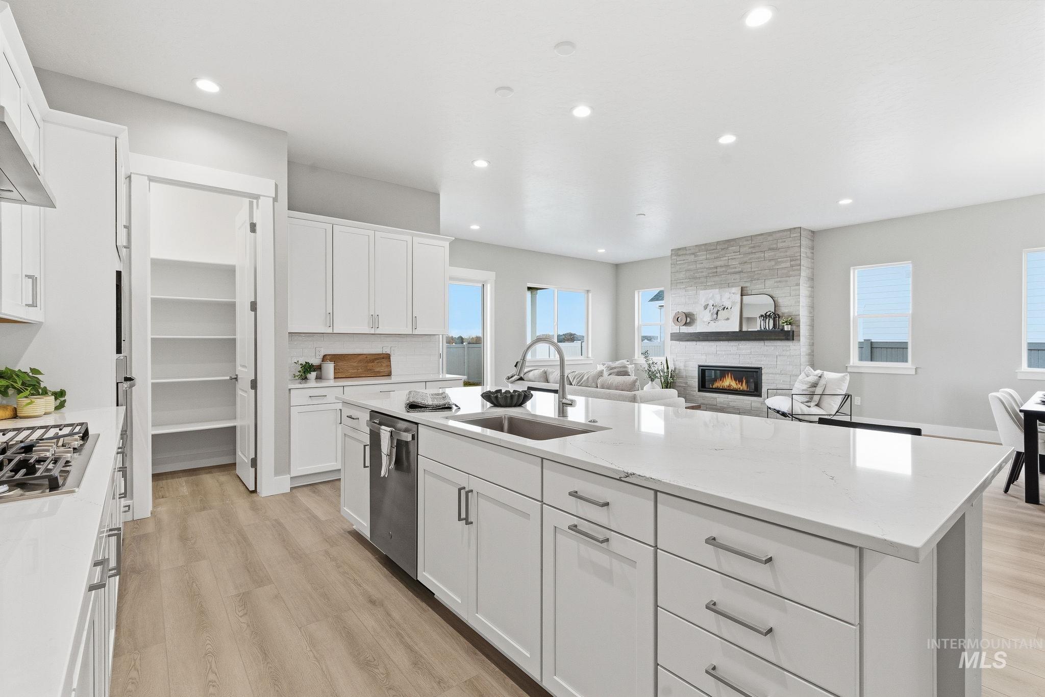 2195 N Mountain Vista Ave, Star, Idaho 83669, 3 Bedrooms, 3.5 Bathrooms, Residential For Sale, Price $739,990, 98968021