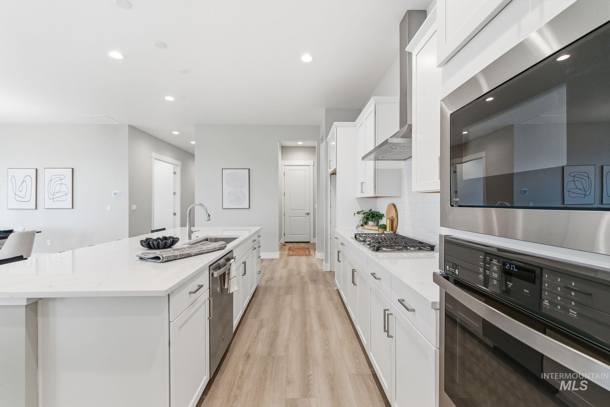 2195 N Mountain Vista Ave, Star, Idaho 83669, 3 Bedrooms, 3.5 Bathrooms, Residential For Sale, Price $739,990, 98968021